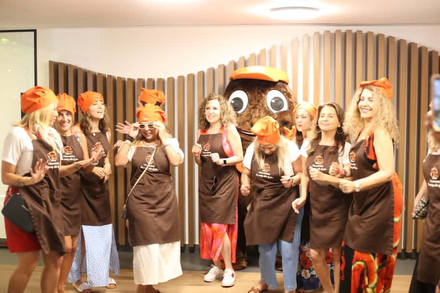 Chocolate Museum Tour and chocolate Workshop with pick-up - Working with Belgian chocolate