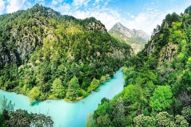 Chouwen Lake Hiking & Swimming - Walking through oak and pine forest