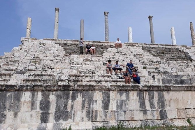 Discovering Tyre: A Half-Day Tour with English-Speaking Driver - Al-Bass Archaeological Site, Tyre’s grand entrance