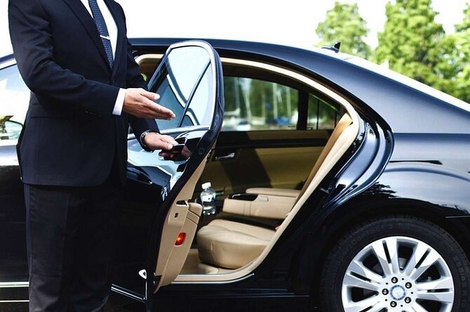 Private Departure Transfer: Hotel to Beirut International Airport - Inside the Private Vehicle