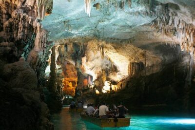 Sightseeing all-inclusive Small Group Tour to Jeita Grotto, Harissa and Byblos